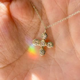 Gothic Cross Pendant Necklace – Vampire-Inspired Halloween Jewelry with Transparent Resin Accents